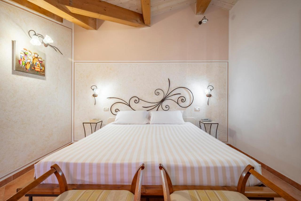 Lola Piccolo Hotel E Appartamenti Marina di Grosseto Exterior foto