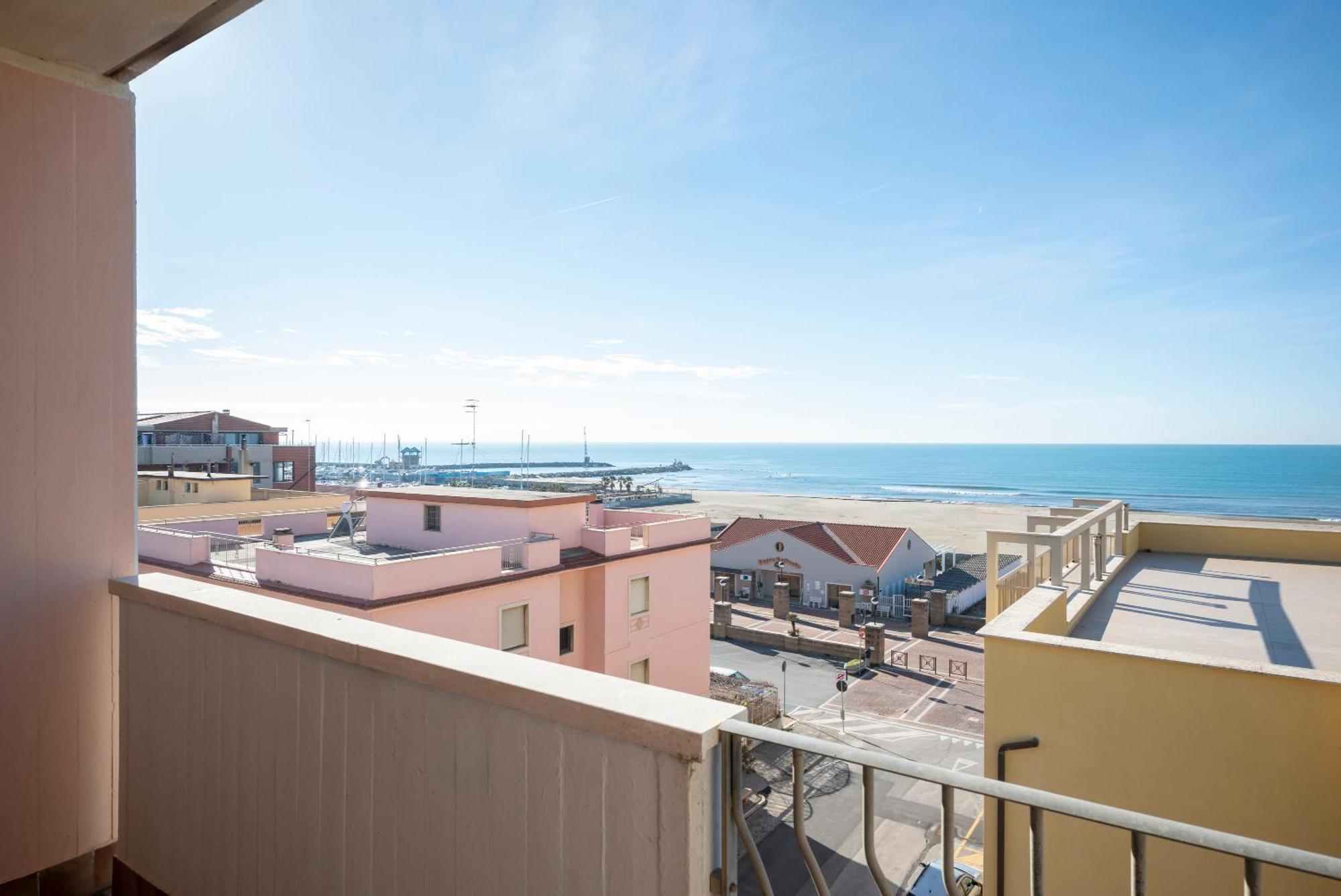 Lola Piccolo Hotel E Appartamenti Marina di Grosseto Exterior foto