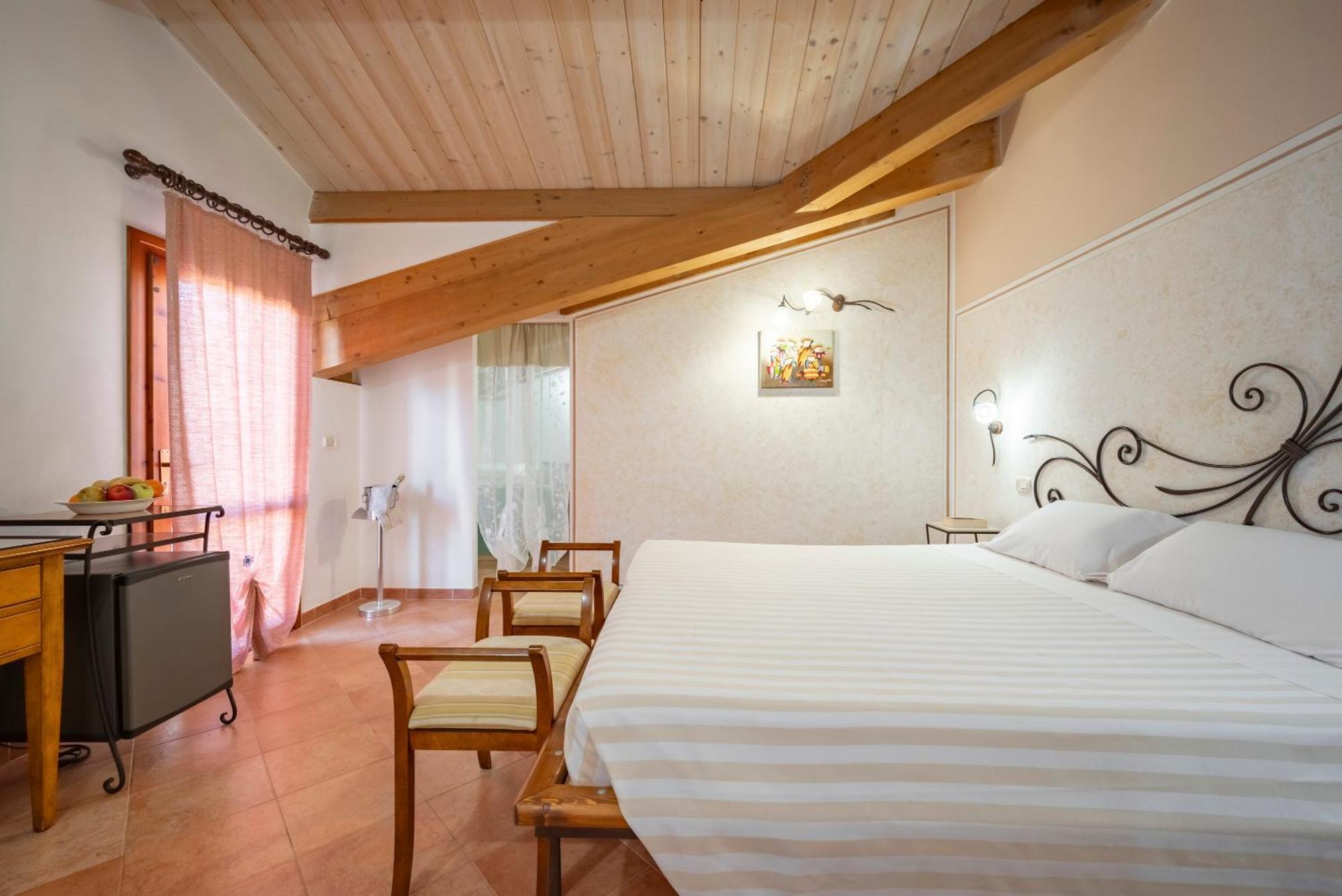 Lola Piccolo Hotel E Appartamenti Marina di Grosseto Exterior foto