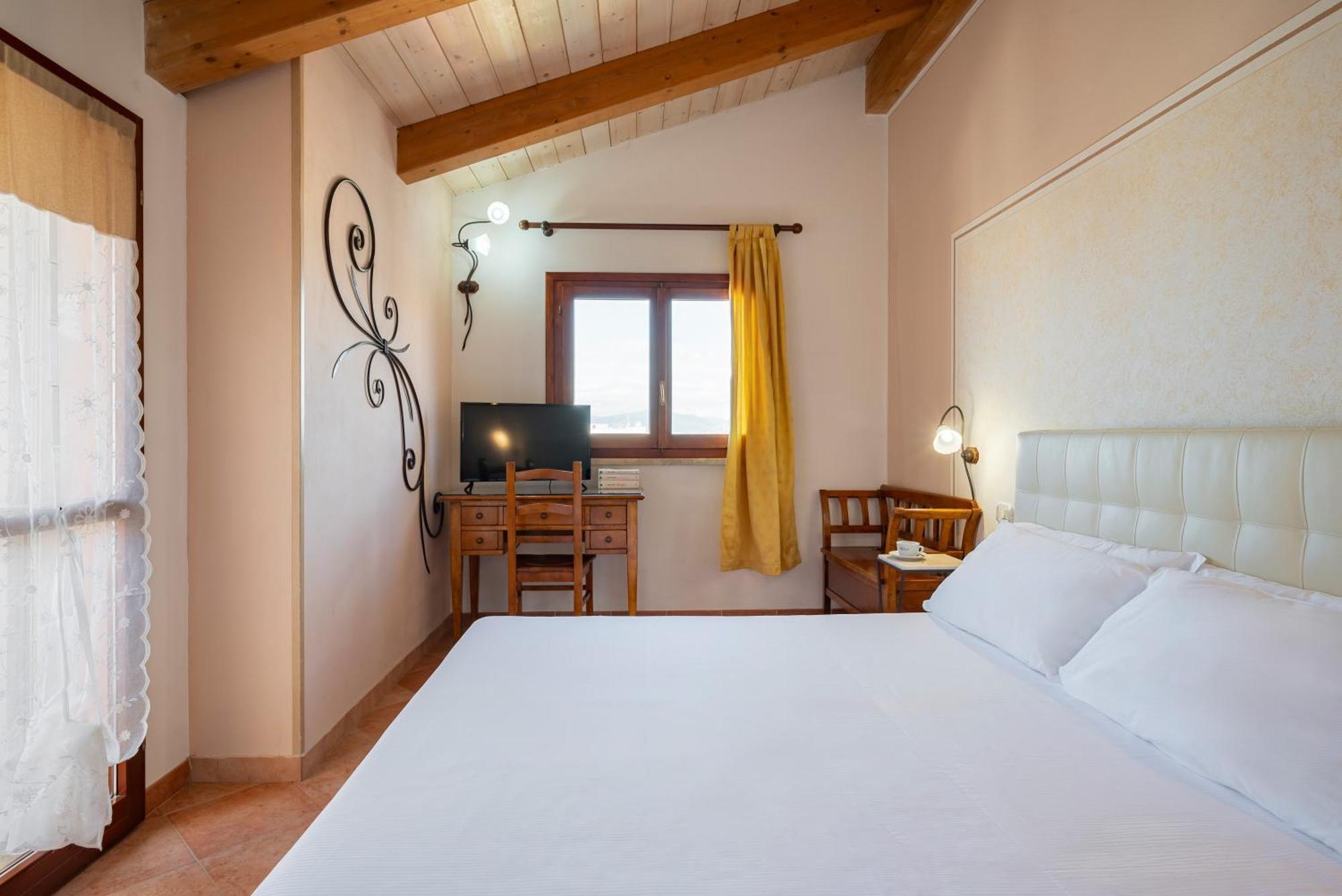 Lola Piccolo Hotel E Appartamenti Marina di Grosseto Exterior foto