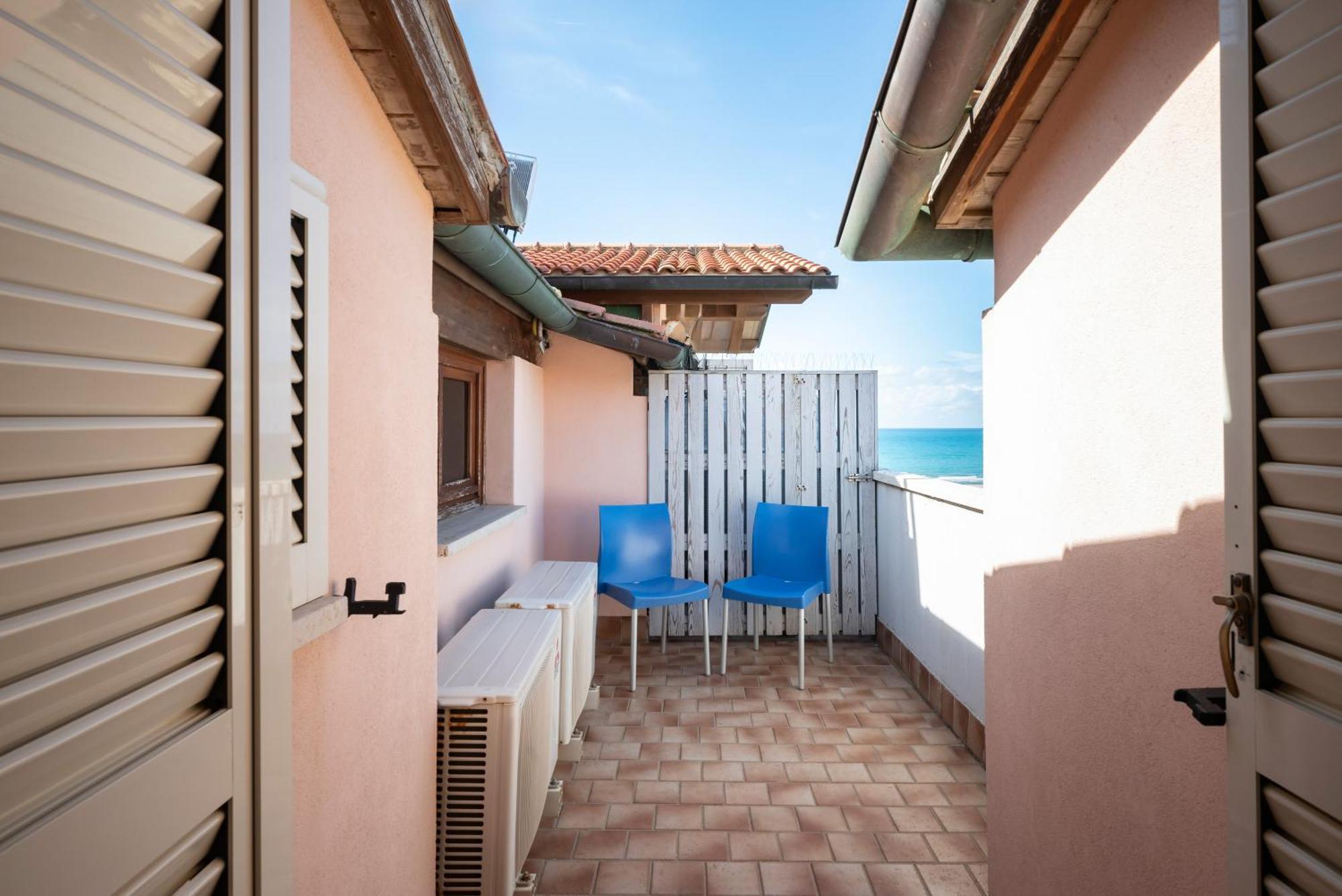Lola Piccolo Hotel E Appartamenti Marina di Grosseto Exterior foto